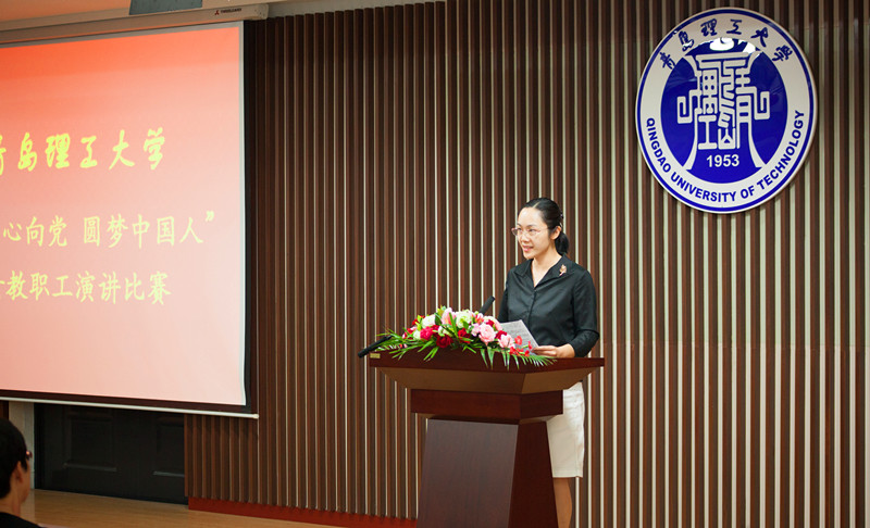 团委副书记高洁为选手点评_副本.jpg
